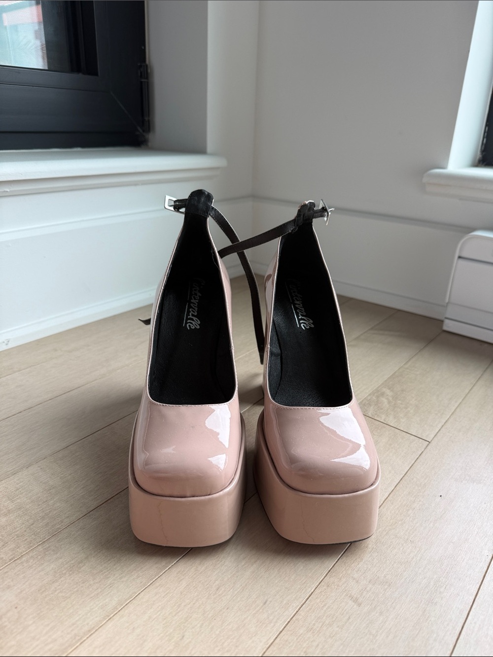 L'INTERVALLE Patent Platform Mary Jane Pumps in Tan